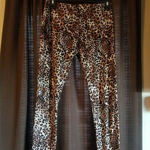 Leopard print leggings